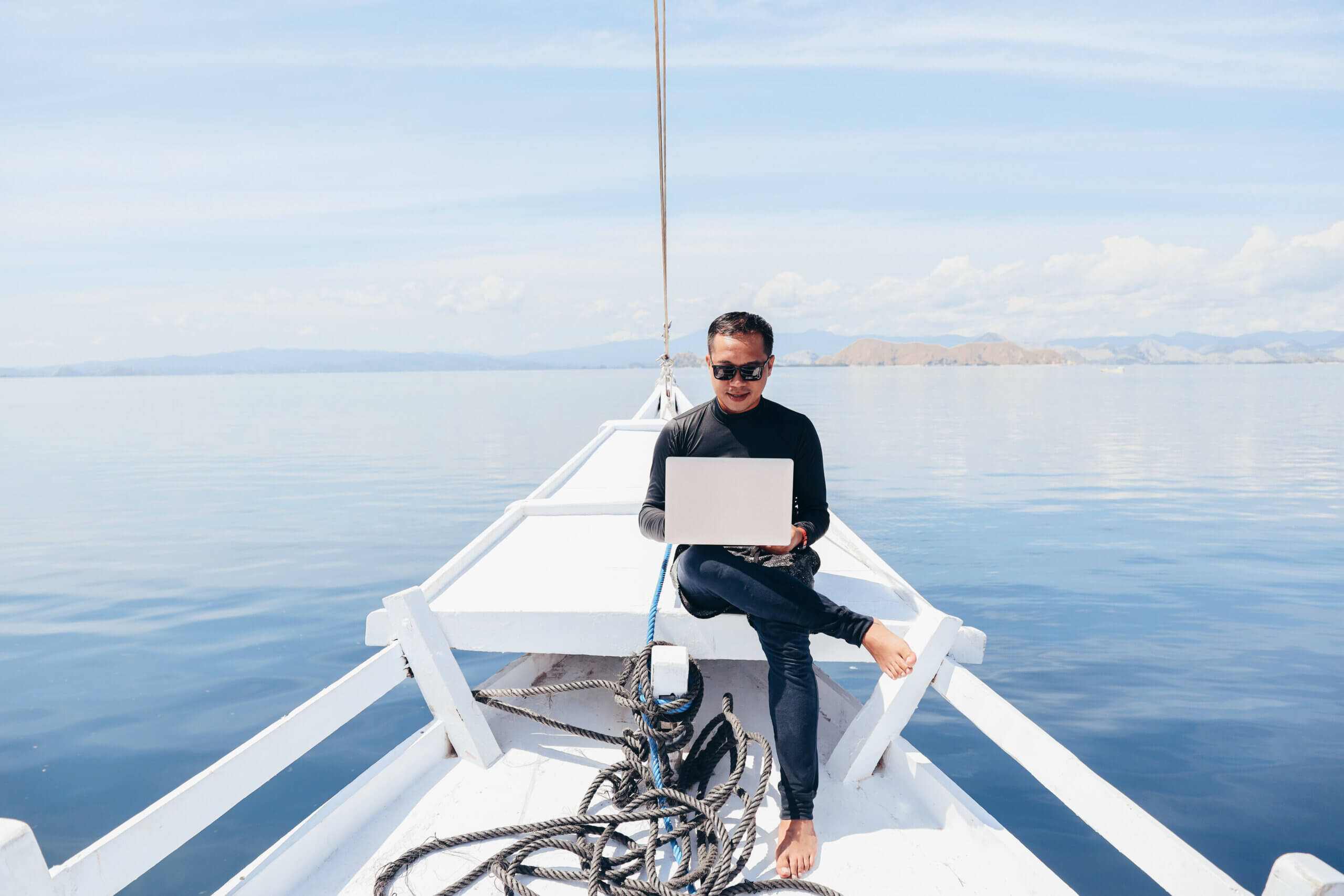 B2B sales team planning campaigns with B2B email marketing services performance dashboard