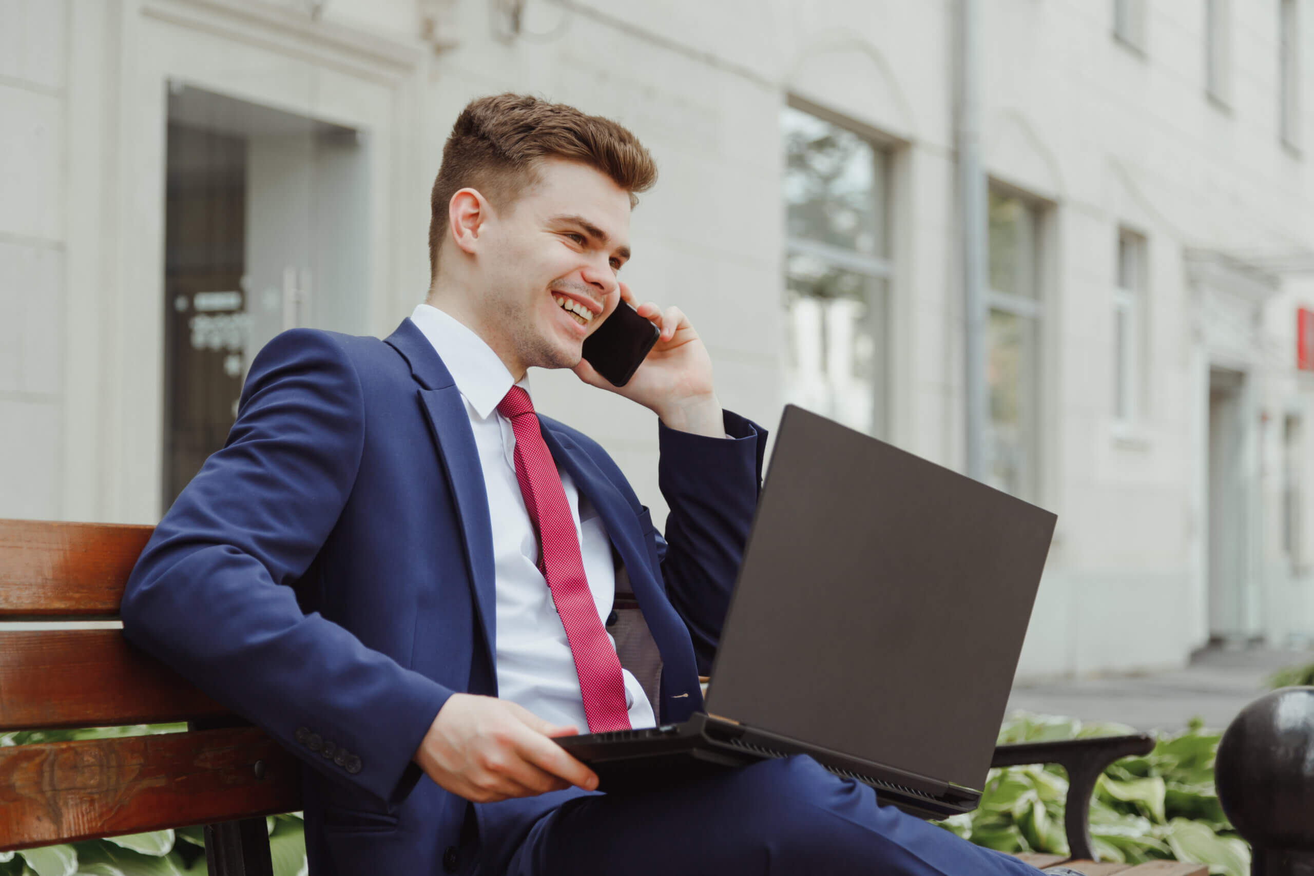 Sales rep making outbound call, exploring does B2B cold calling work in 2022